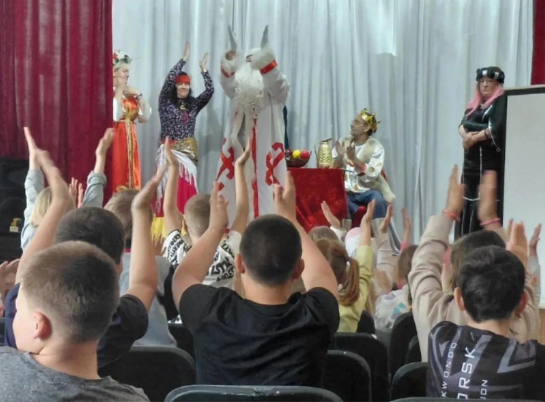 🎉 В пришкольном лагере
 «Созвездие» — настоящий праздник 
творчества! 🎉

К ребятам приехал творчес