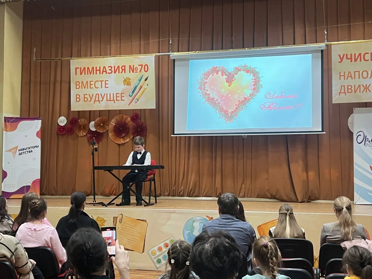 🌸 Весна пришла в нашу школу!  🏫 Сегодня в стенах нашей школы царила особая атмосфера тепла и нежност