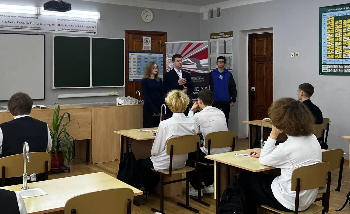 🚀 Продолжаем профориентационнаую работу.  🏫 Представители факультета провели серию профориентационны