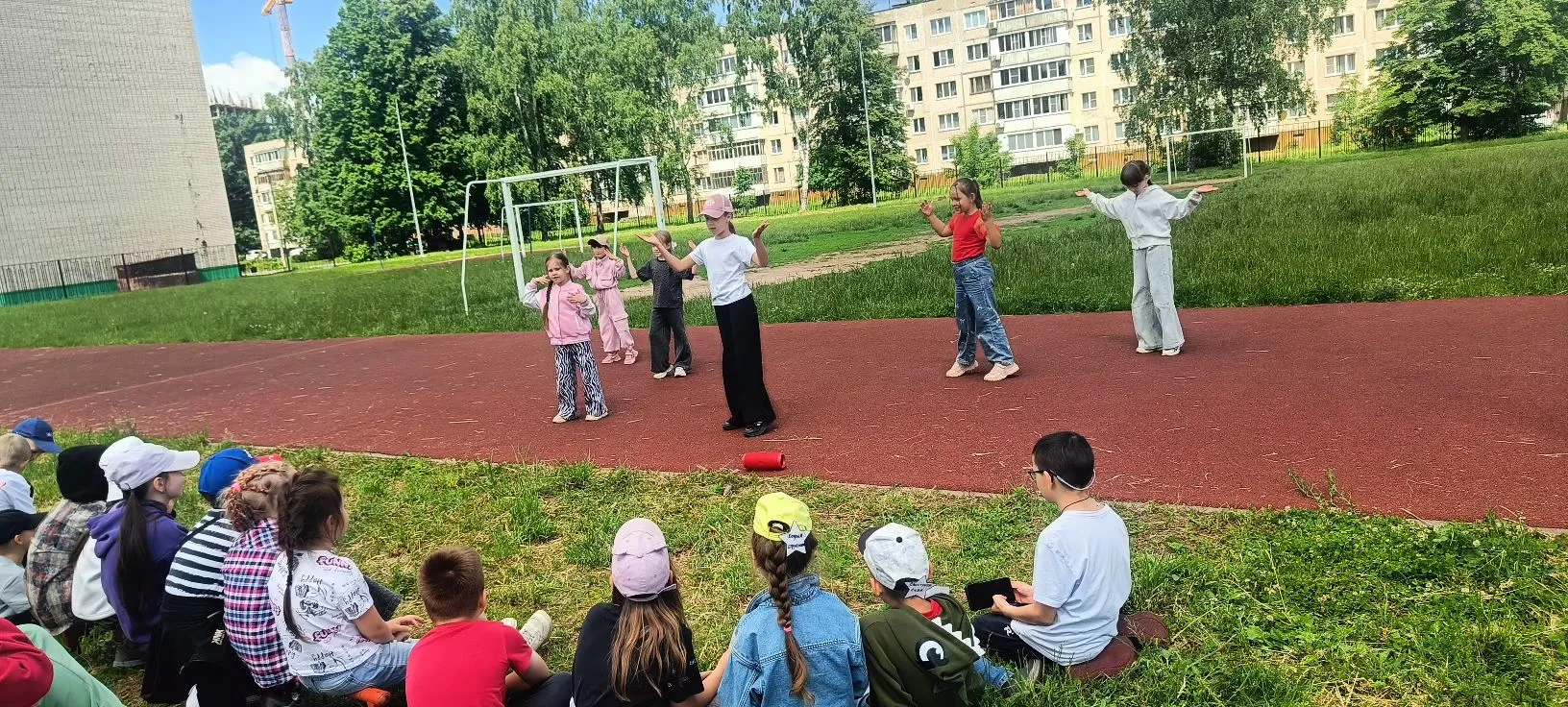 Сегодня в нашем лагере прошёл конкурс «Минута славы»!

Ребята показали всё, на что они способны: кто