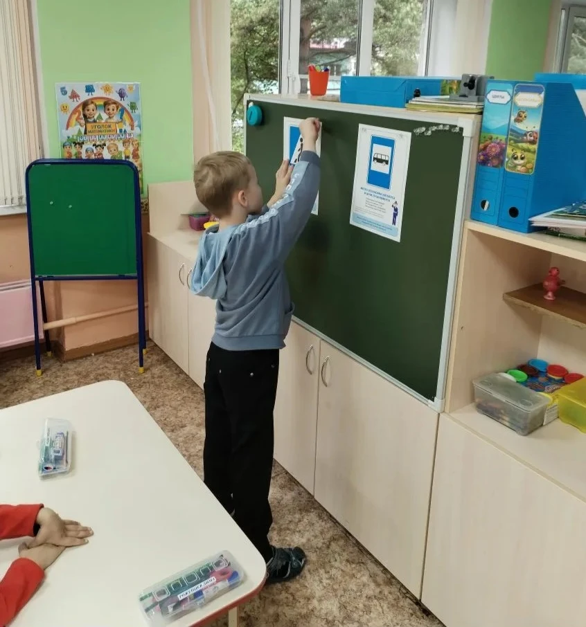 🚦Педагоги для воспитанников старшей группы провели увлекательное и познавательное занятие, посвящён