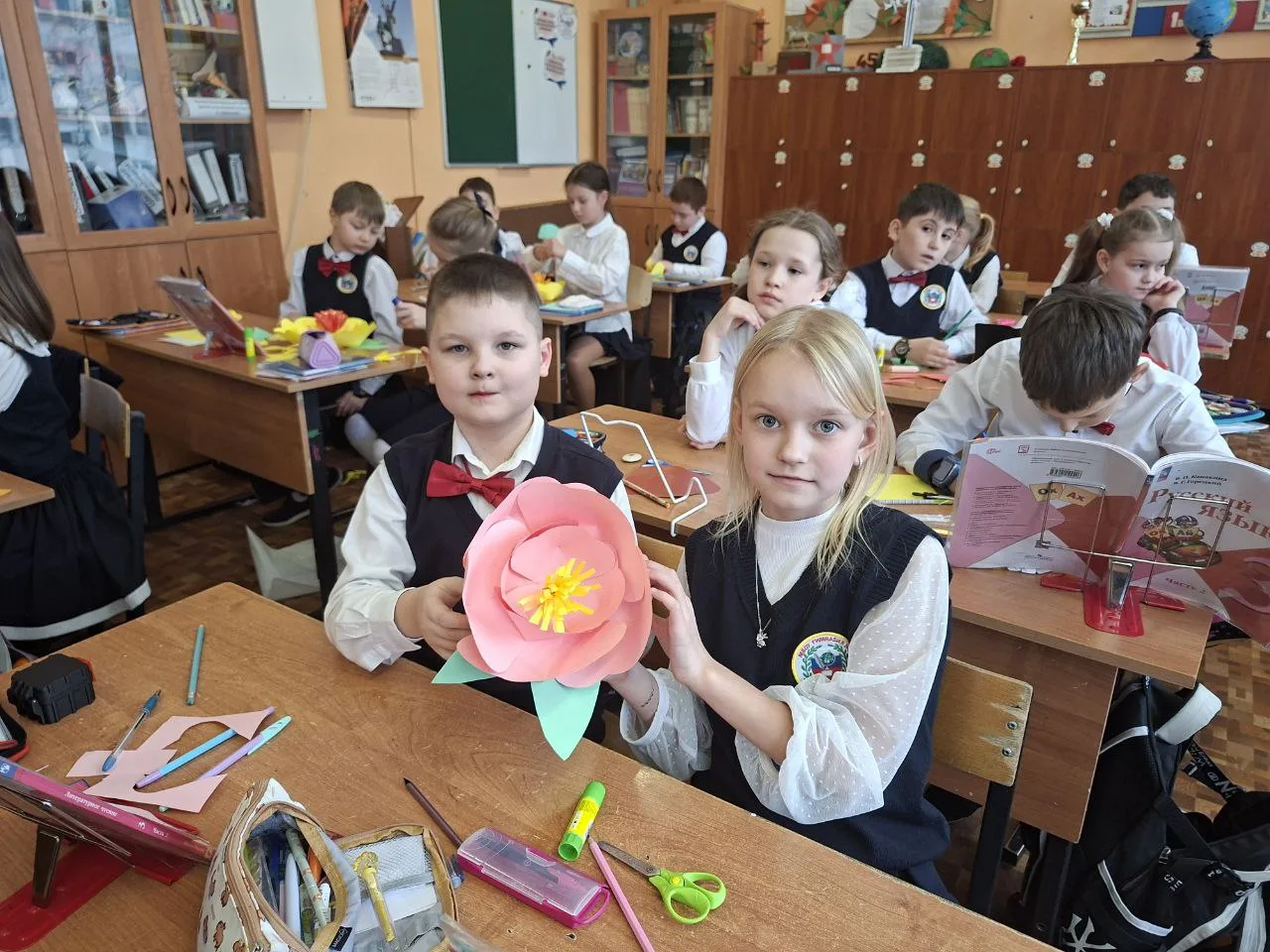 🇷🇺Всероссийская Акция 💐 "Букет для любимых"  🌸В преддверии Международного женского дня ребята 1-4 кл
