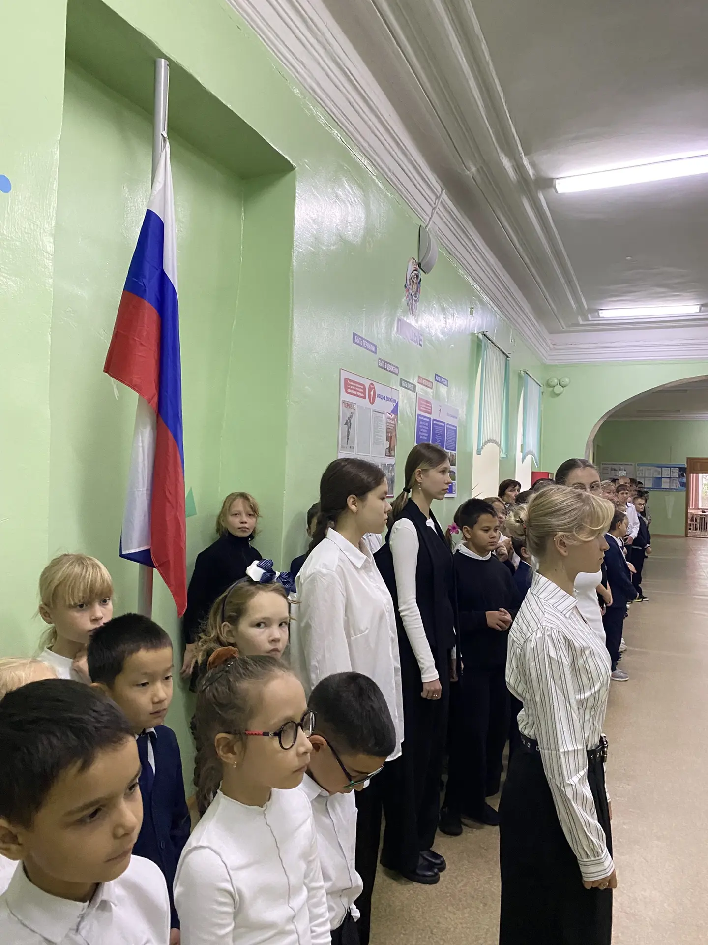 Первая полноценная неделя октября началась традиционно с торжественной линейки, где был...