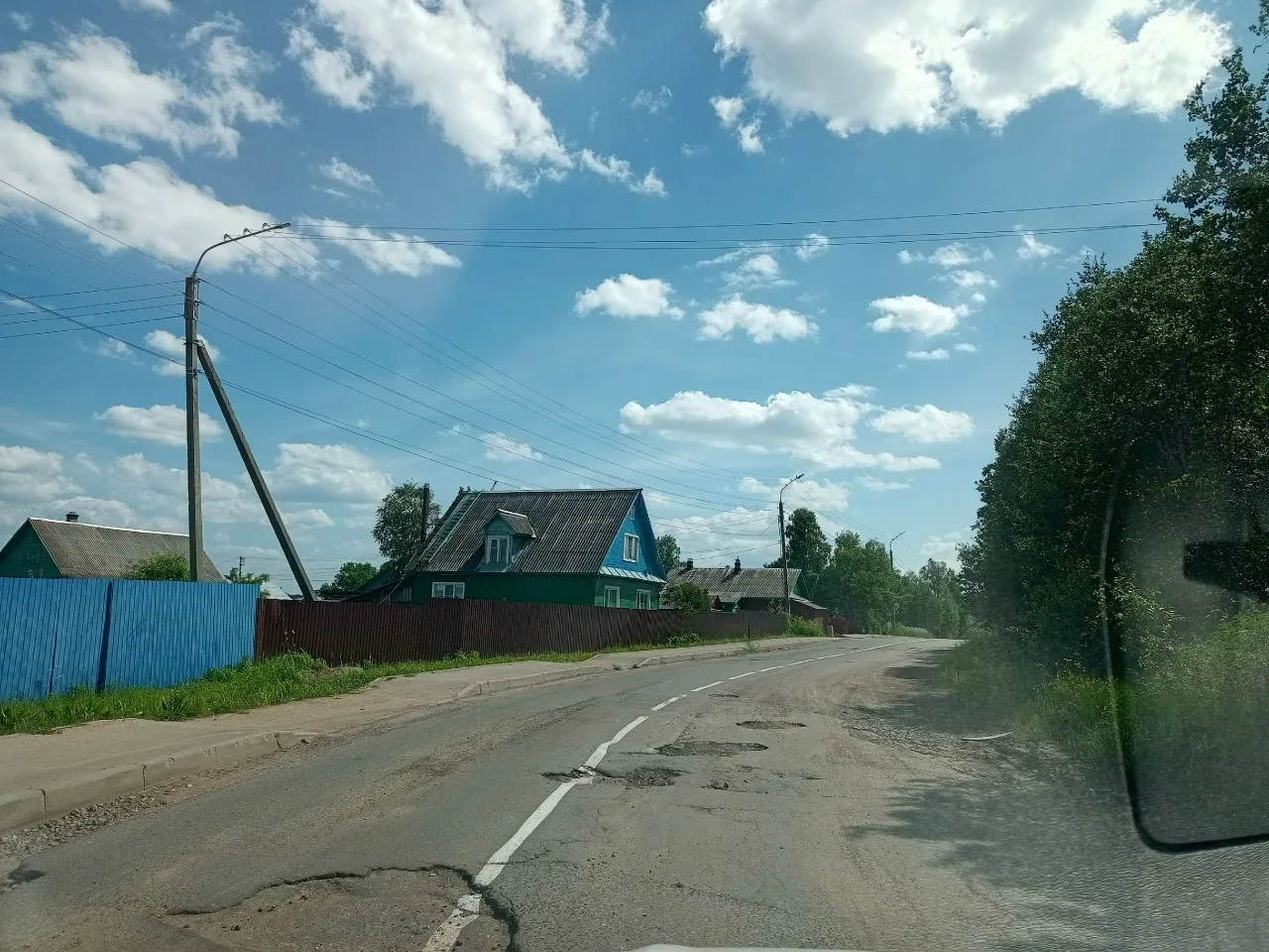 Кто сказал,что в Харовске нет аттракционов?
Достаточно проехать по улице Менжинского!!!!

Ямы на дор