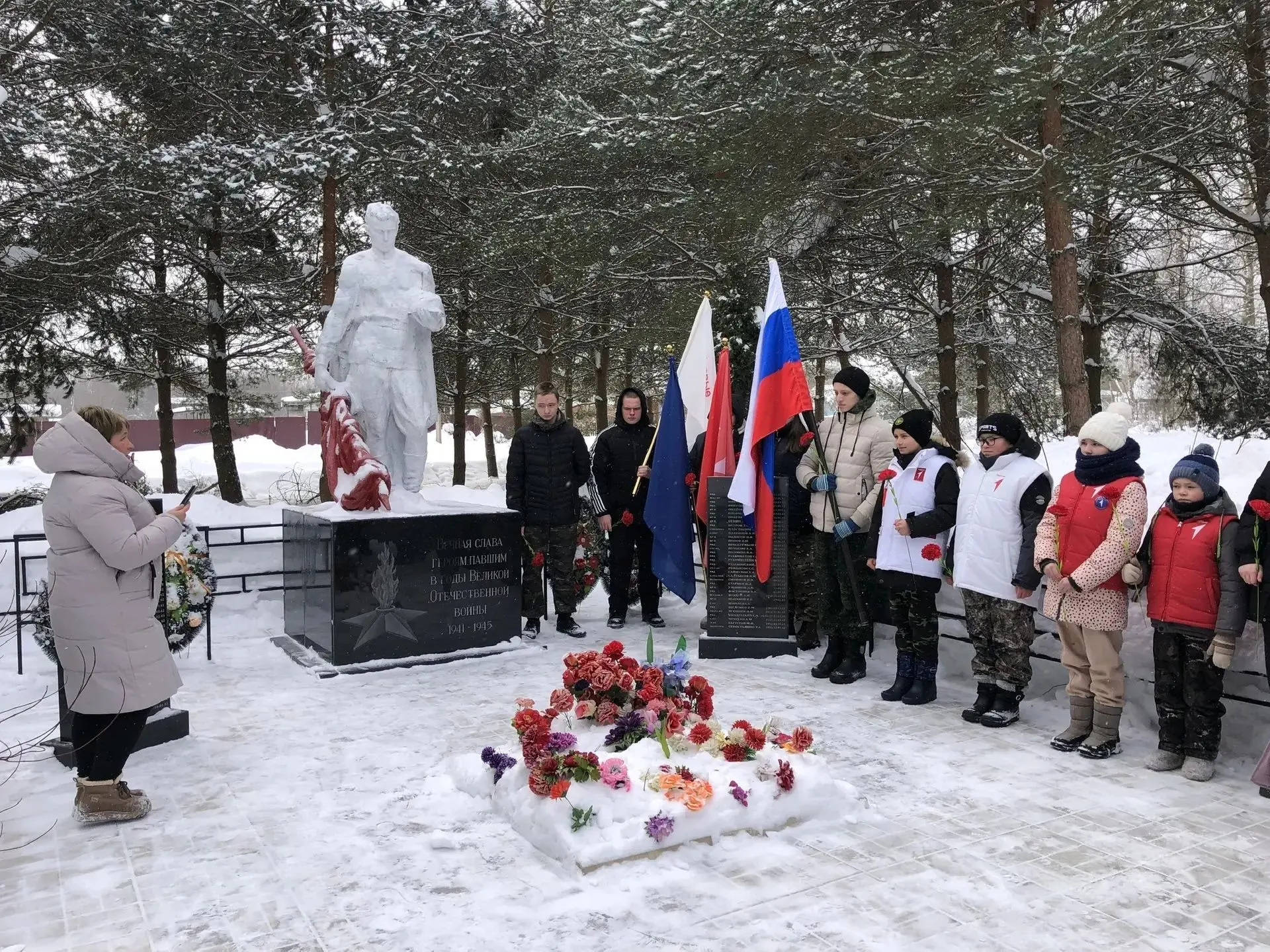 Первые МКОУ Глазковская ООШ приняли участие в мероприятии, посвященном Дню защитника От...
