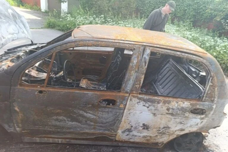 Чтобы отомстить за собаку, ковровчанин сжёг чужой автомобиль. Впереди суд ❗️

Настоящая драма произо