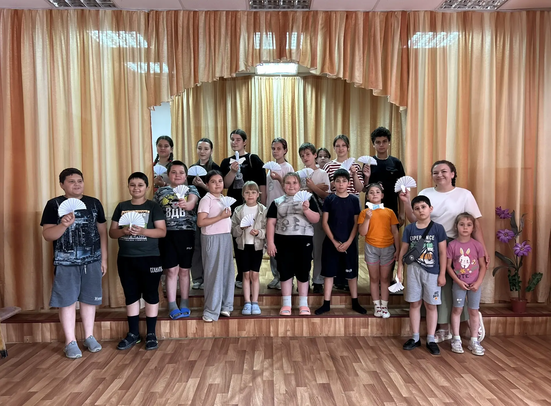 Наши руки создают мир! 🙌✂️ Ребята своими руками делали голубей, вкладывая в них самые ...