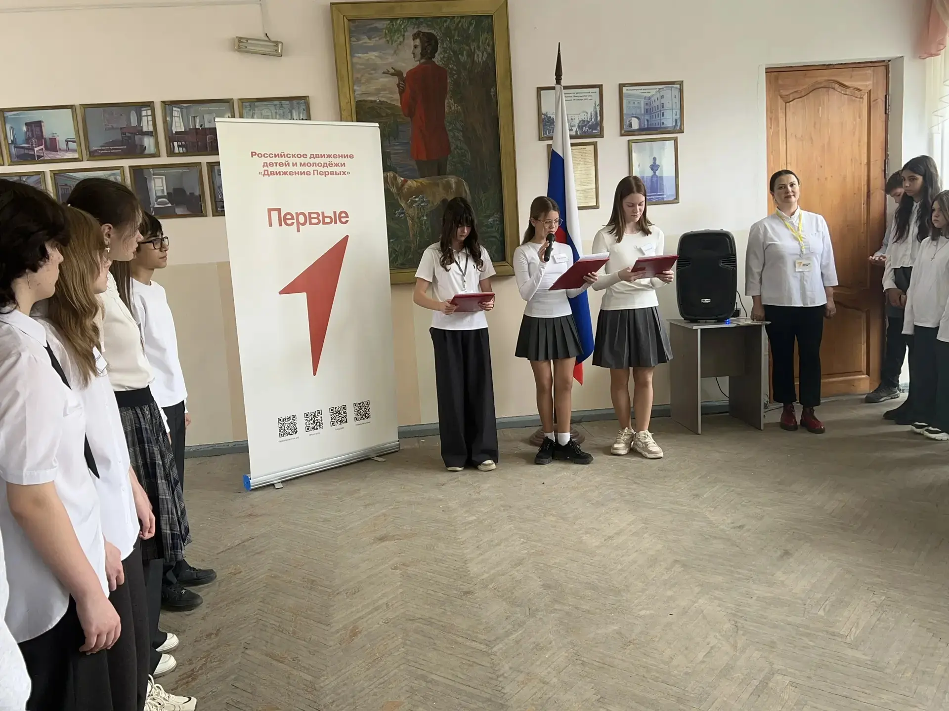 Торжественная линейка, посвящённая Всемирному Дню Поэзии. Подготовили и провели учащиеся 7 А класса.