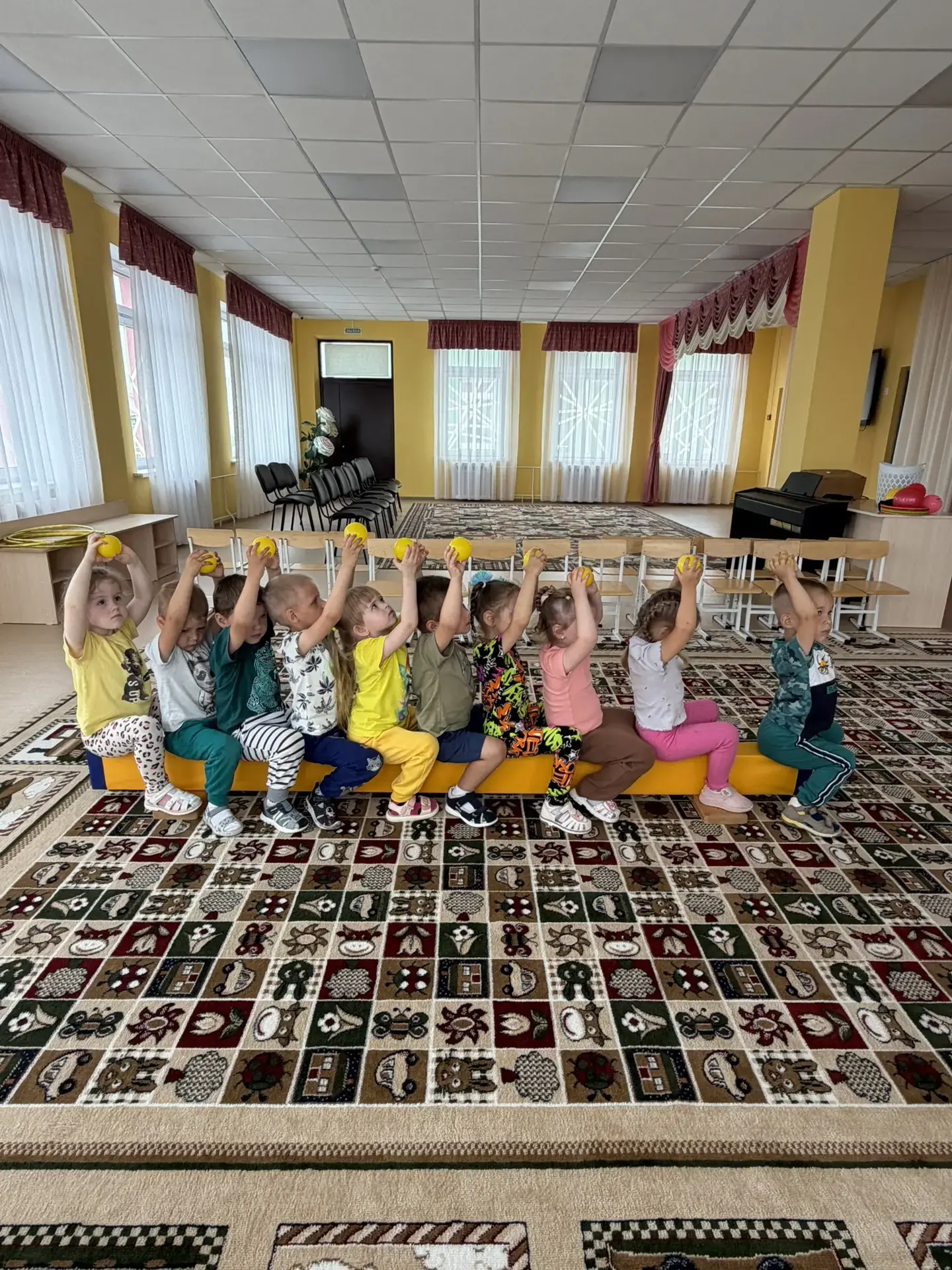 Группа раннего возраста "Бусинки" сегодня с головой окунулась в атмосферу радости и азарта на спорти