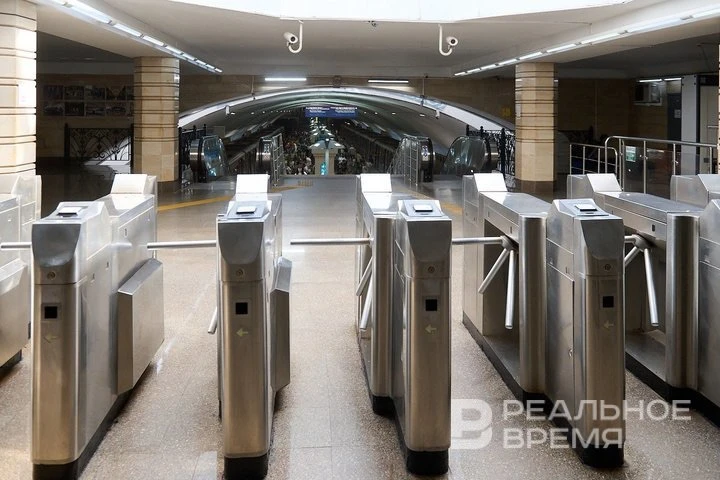 На станции метро «Площадь Г. Тукая» в Казани ставят «умные» турникеты