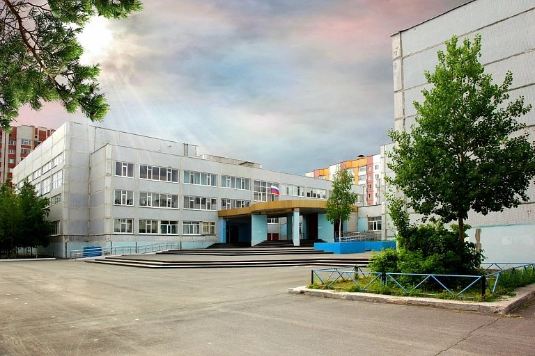 Ремонт треснувших стен в сургутской школе №44 продлили до конца сентября