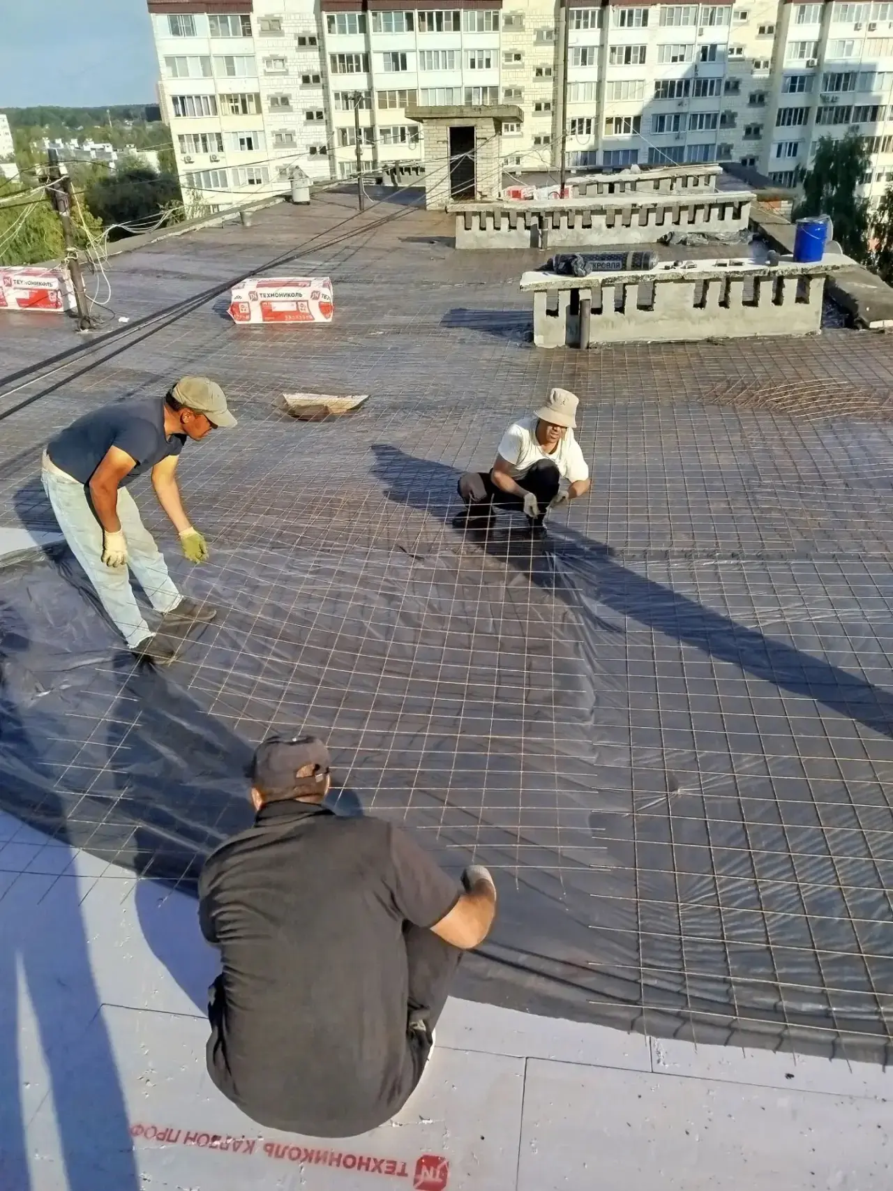 Еще две крыши в МКД нашего фонда пройдут капитальный ремонт в этом году. Работы серьезн...