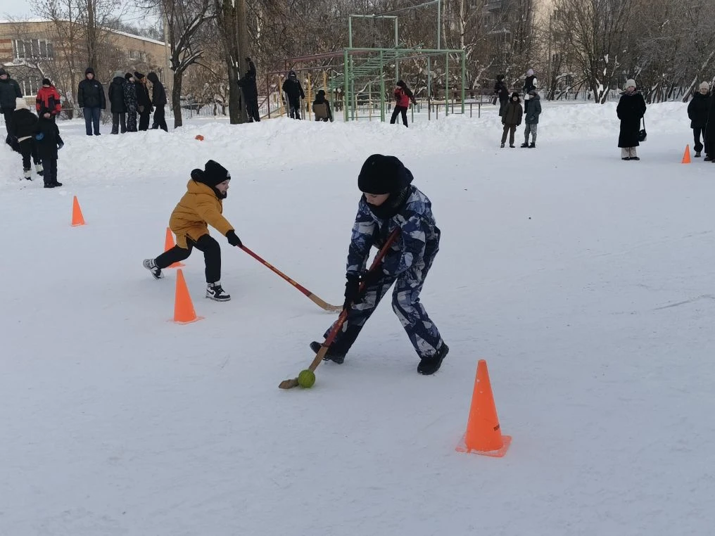 11 февраля в нашей школе состоялся День здоровья.  Для учащихся пятых и шестых классов во дворе школ