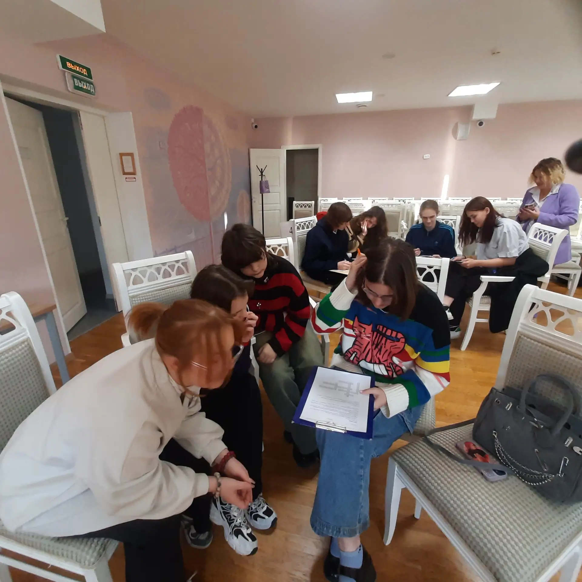 12 декабря команда нашей школы приняла участие в рамках подготовки к городскому конкурсу медиаторов-