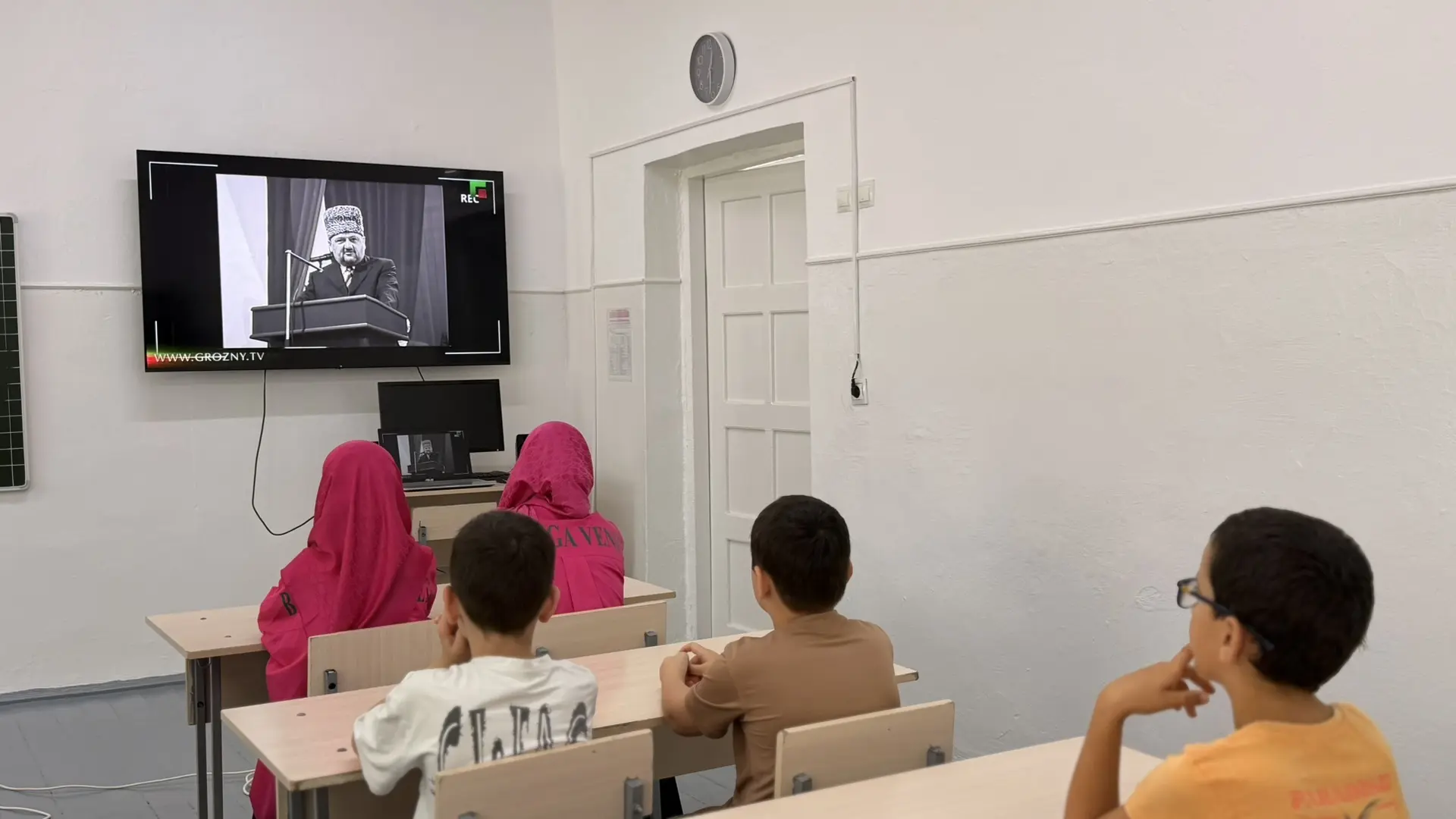 В нашей школе прошёл просмотр и обсуждение документального фильма, рассказывающего о жи...