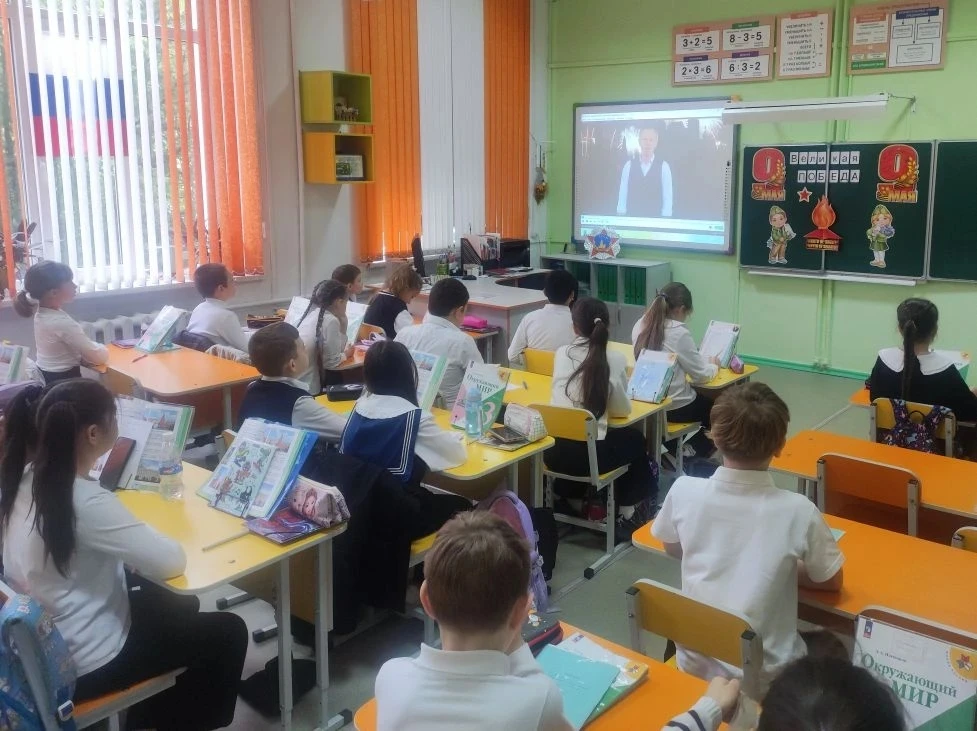 Сегодня в 3 «А» классе нашей школы под руководством заместителя директора по воспитательной работе А