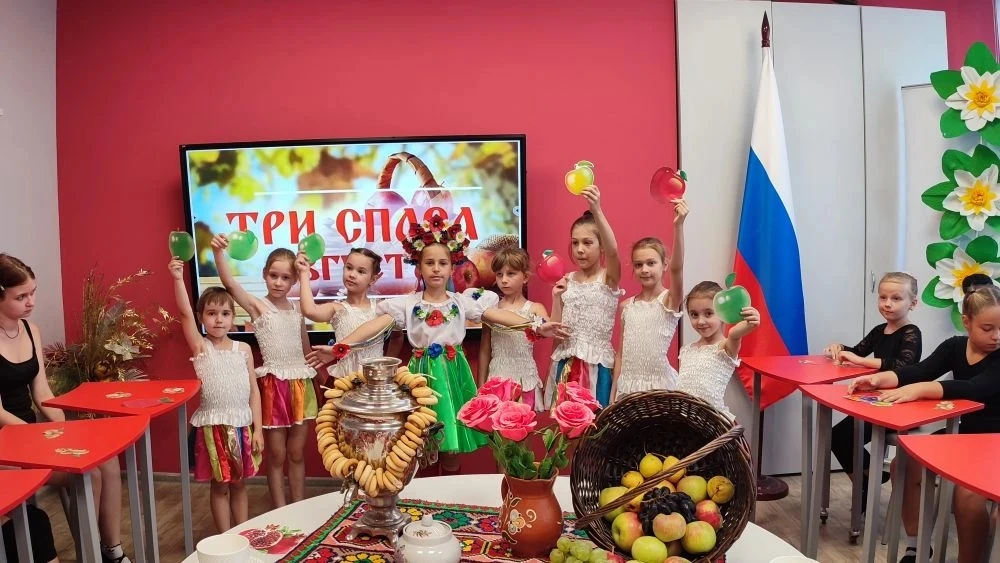 В клубе села Бирюки для участников творческих коллективов были организованы фольклорные...