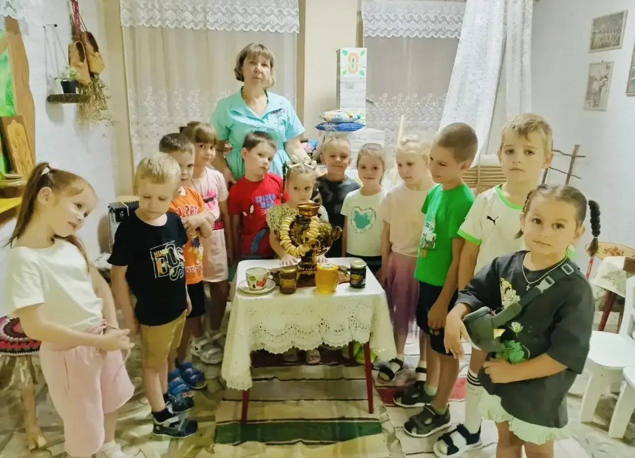 🫖 ☕️ Ребята из группы «Вундеркинды» окунулись в мир национальных традиций - они отмеча...
