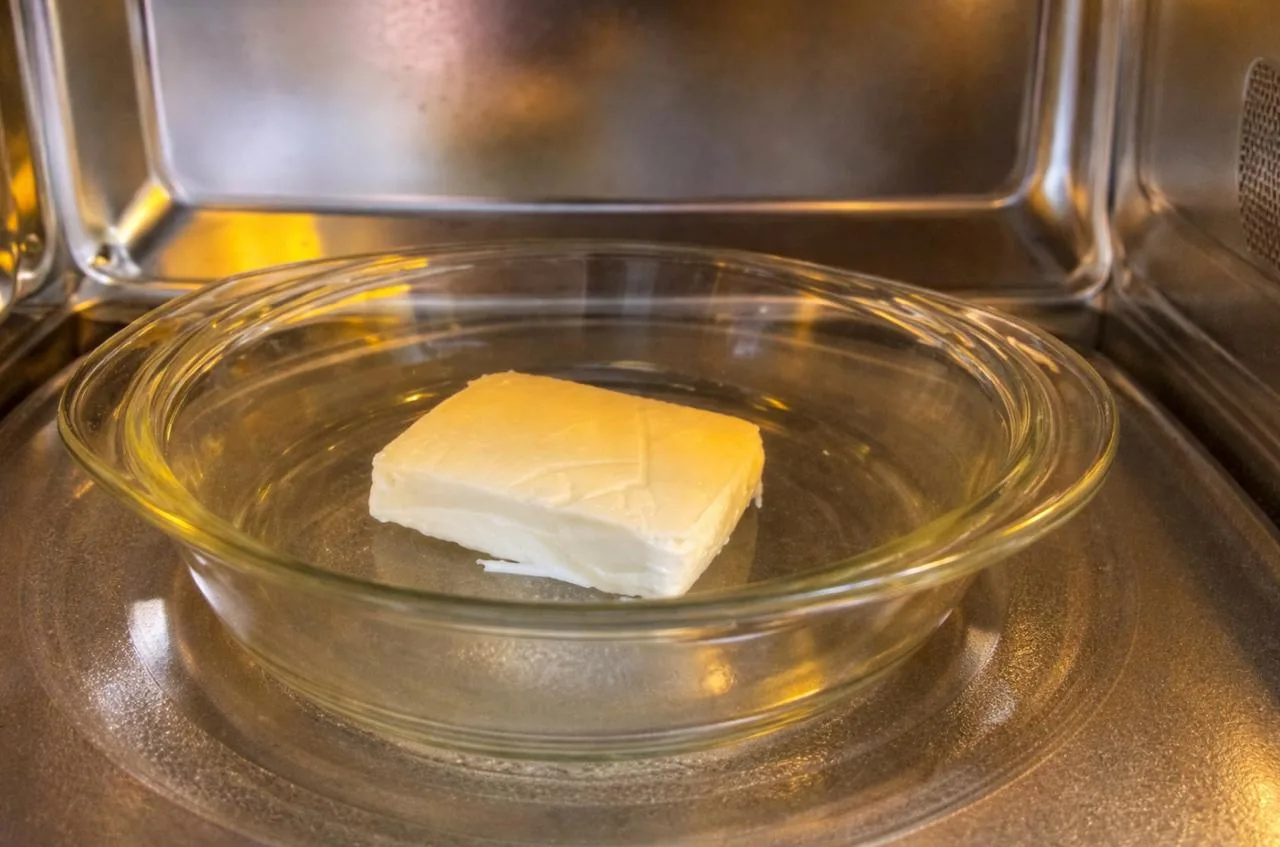 🧀 Разогреваю плавленый сырок в микроволновке — и готовлю хитовую закуску для гостей!  Готовится за 5