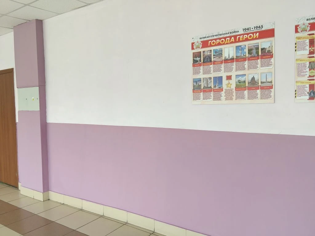 Пока дети находятся на каникулах, приводим помаленьку школу в порядок! Красим 3 этаж, меняем жалюзи,