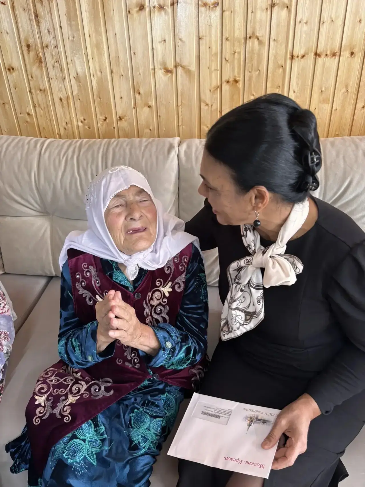 Поздравили с 94-летием труженицу тыла из села Юлсубино Мустафину Нурлыбанат Хусаиновну!💐