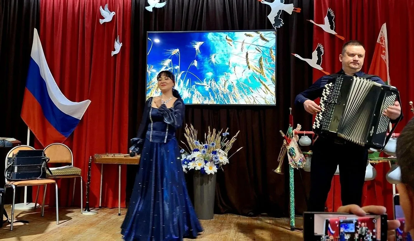 🇷🇺🇧🇾Две культуры, одна большая дружба! ⁣ 🏡🎼Участники программы «Активное долголетие» Смоленского ком