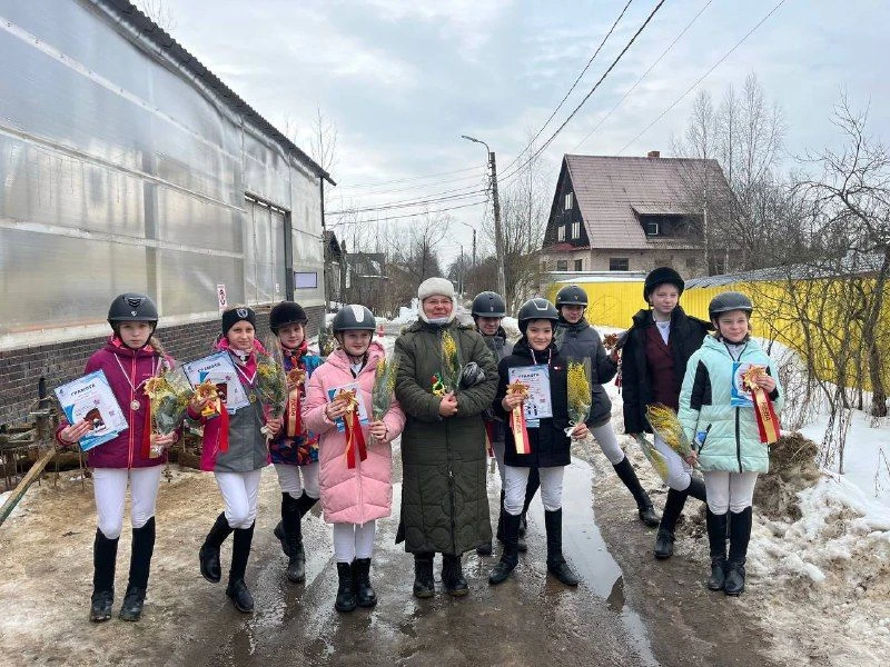 Наши чемпионы!🥳  9 марта дети, занимающиеся в нашем пони-клубе, приняли участие в соревнованиях по к