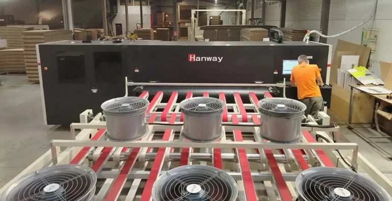 Система цифровой печати по гофрокартону Hanway установлена в «ФоксБокс»