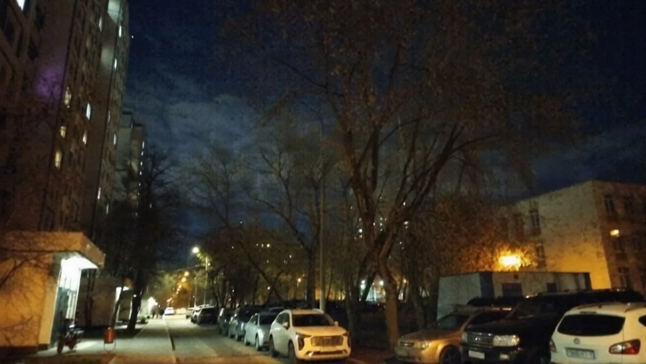 💡 Двор погрузился в полумрак