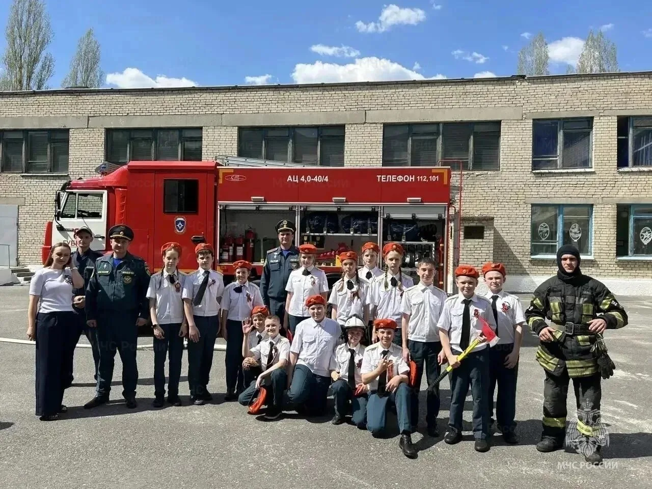 В Губкине учеников ОК«СтартУМ» посвятили в кадеты МЧС и юнармейцы  Ребята произнесли клятву. Они поо