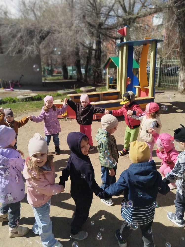Сегодня у воспитанника  Константина,средней группы Звездочки, день рождения 🎉🎉🎉.