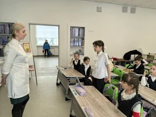 🟢Урок с родителями Мама Скоморохова Валерия, Светлана Сергеевна, заведующая аптекой, провизор расска