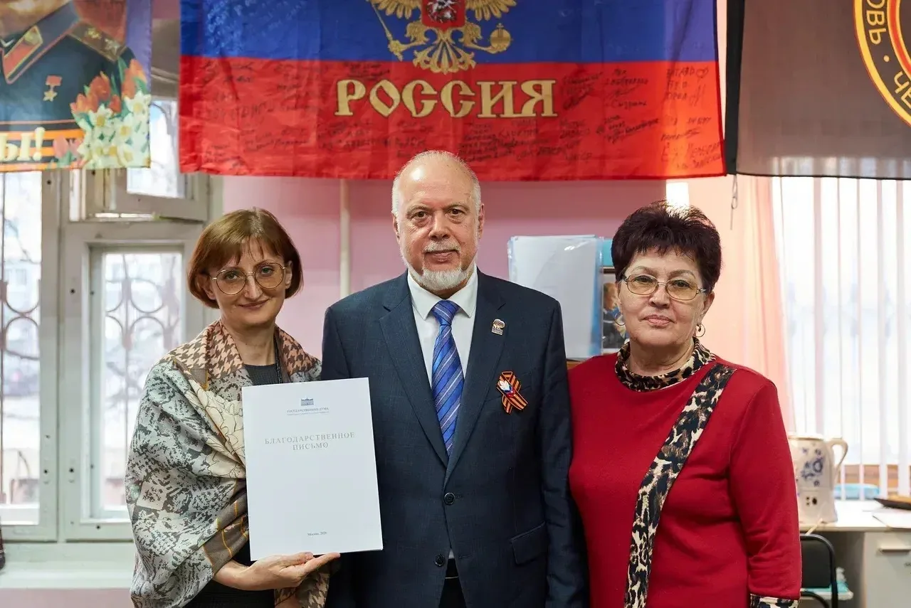 Накануне священного праздника - Дня Победы - в штабе волонтёрской группы «Вяжем для сол...