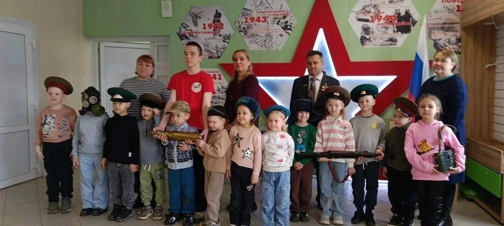Свет памяти: Дети открывают страницы героизма

Сегодня воспитанники старшей группы "Полянка" и подго