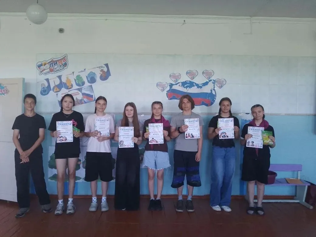 С любовью к России и друг к другу! 🇷🇺✨

Сегодня в нашем школьном лагере прозвучал финальный аккорд