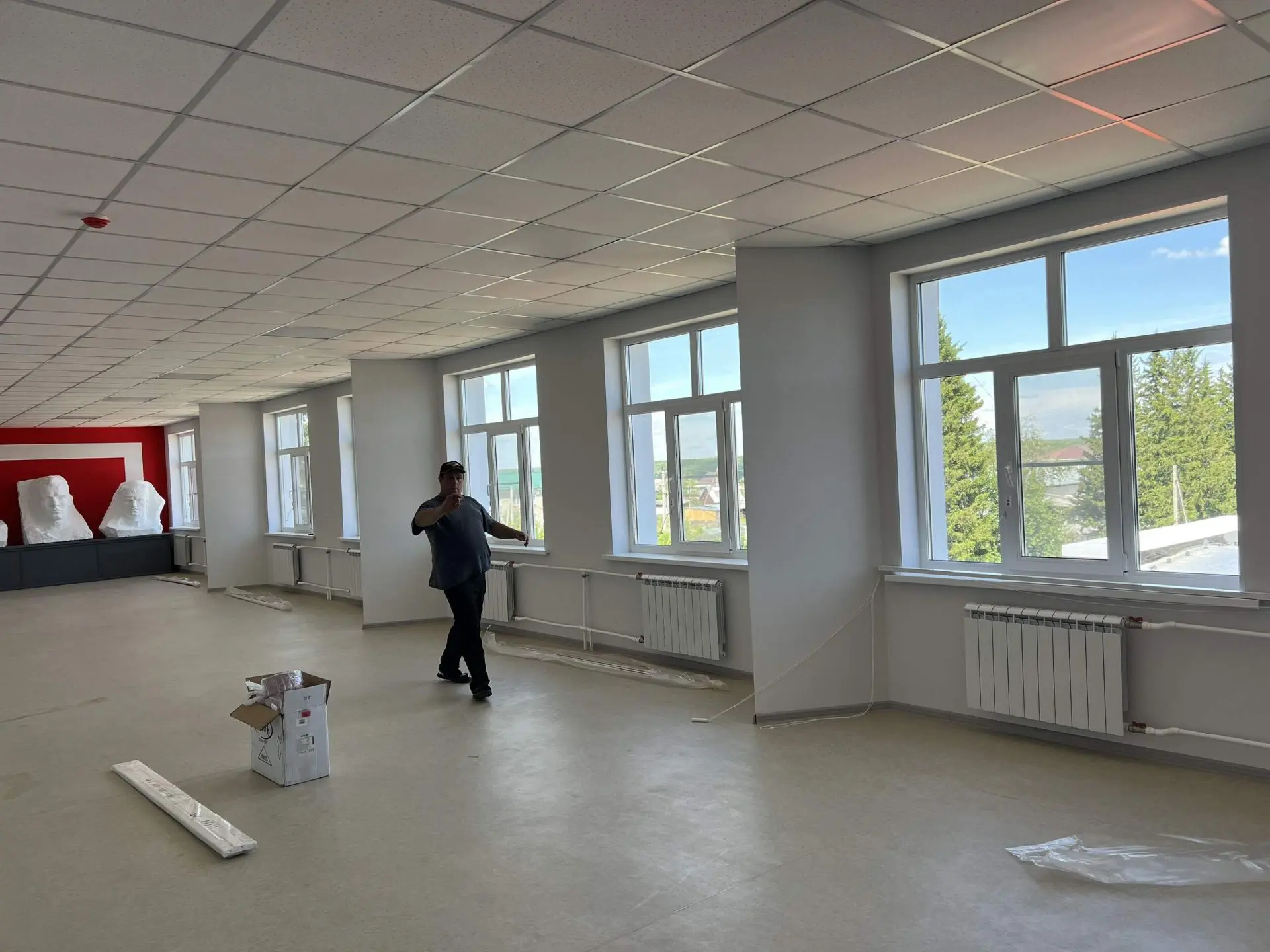 ❗️Готовим школу к новому учебному году: финишная прямая после капремонта!❗️

✨Продолжаем активно гот