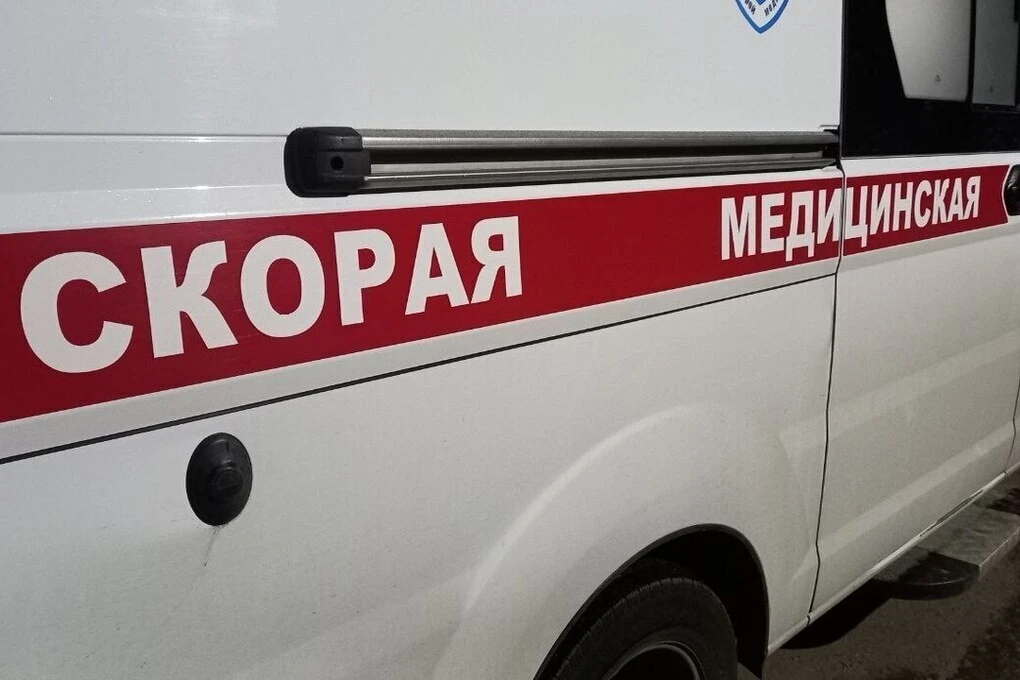 ⚡️ МОЛНИЯ: В Москве беременная женщина час ждала скорую после ДТП с четырьмя машинами