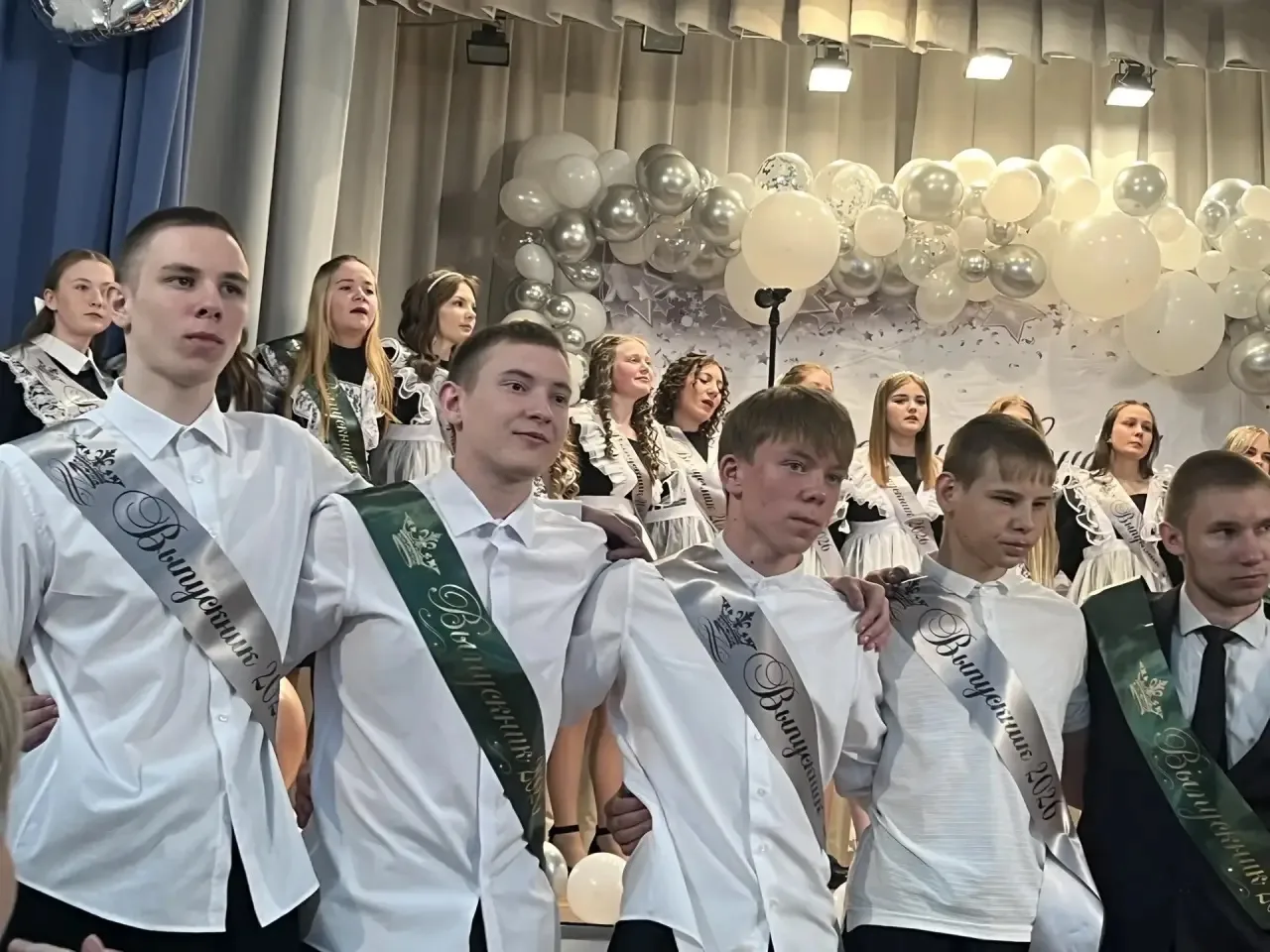 Последний школьный звонок🔔🎈🎉
