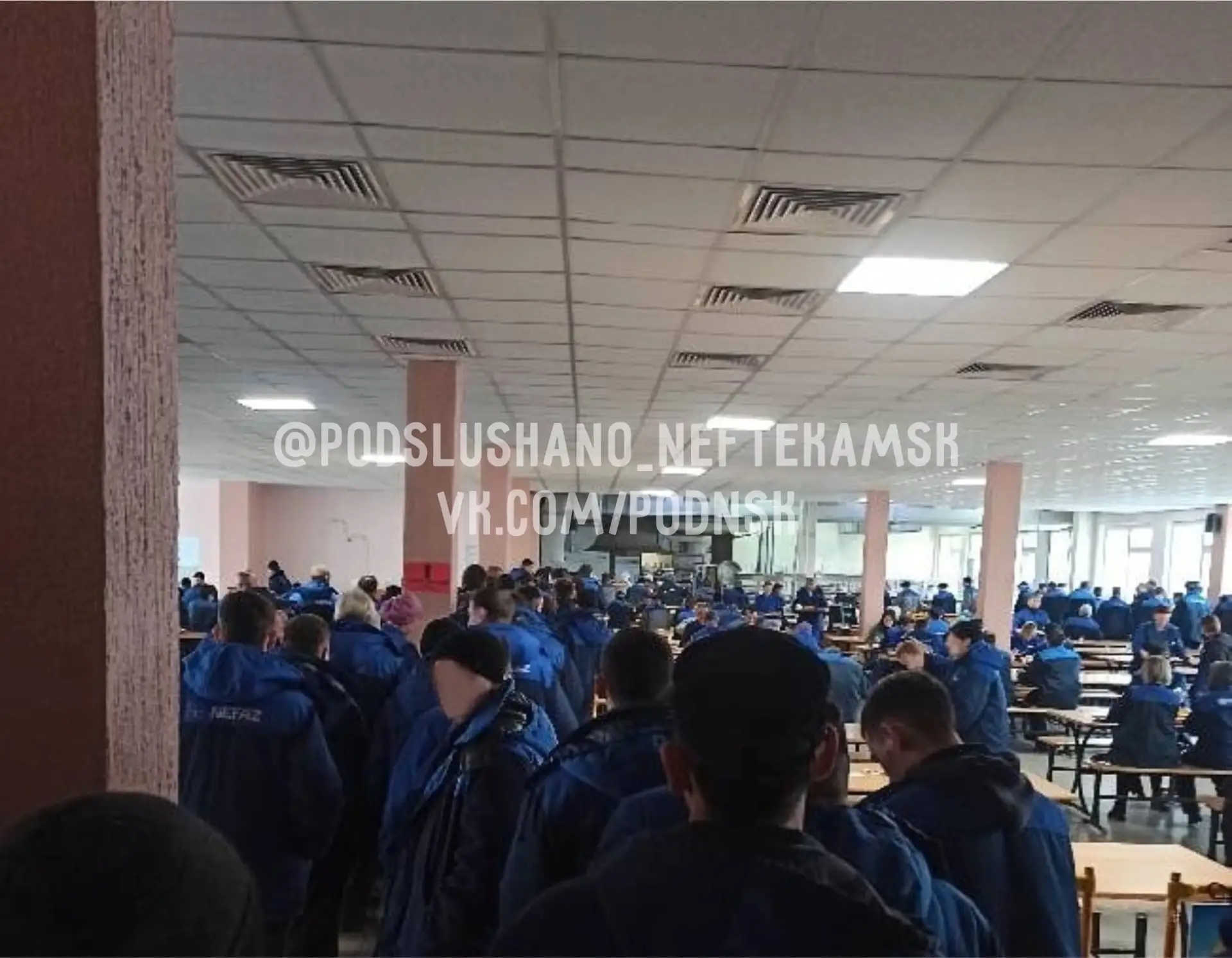 В столовой встретил, и не раз