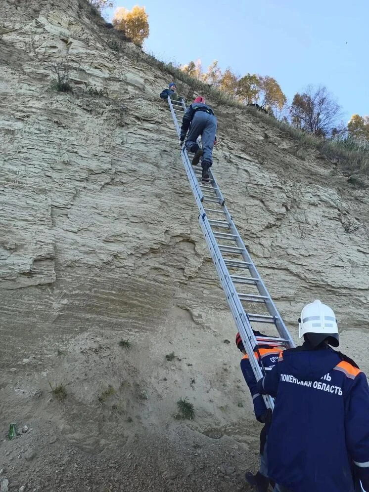 ⚡️⚡️⚡️В Тобольске двое подростков упали с обрыва на берегу Иртыша