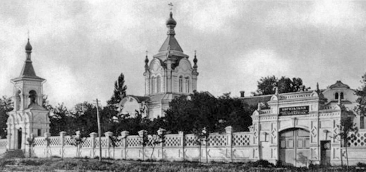 Эта церковь в дореволюционной Керчи стояла там, где сейчас Комсомольский сквер.