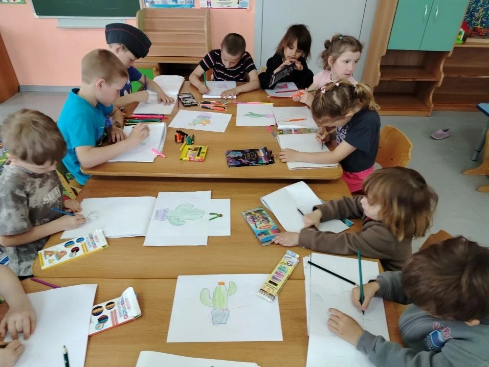 Сегодня ребята, расширяли и уточняли представление о комнатных растениях. А также знако...