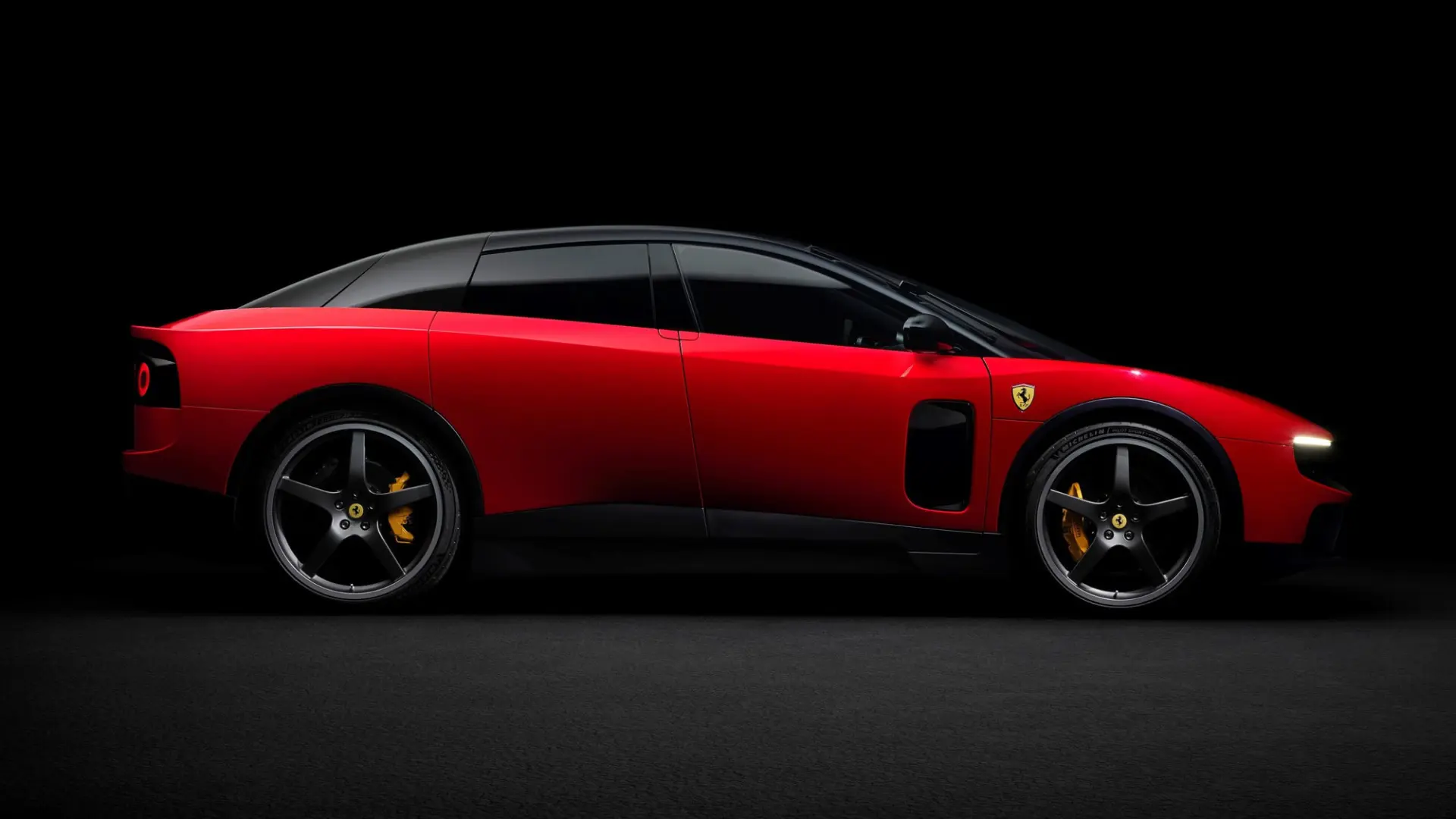 Ferrari представила свой первый электромобиль  В Италии дебютировал Ferrari Luce — это 1050-сильный 