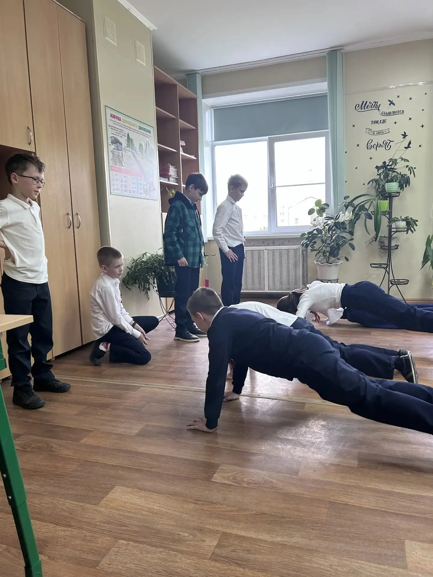 🎉 Спортивно-оздоровительное звено 3б класса провело увлекательное соревнование «Самый спортивный уче