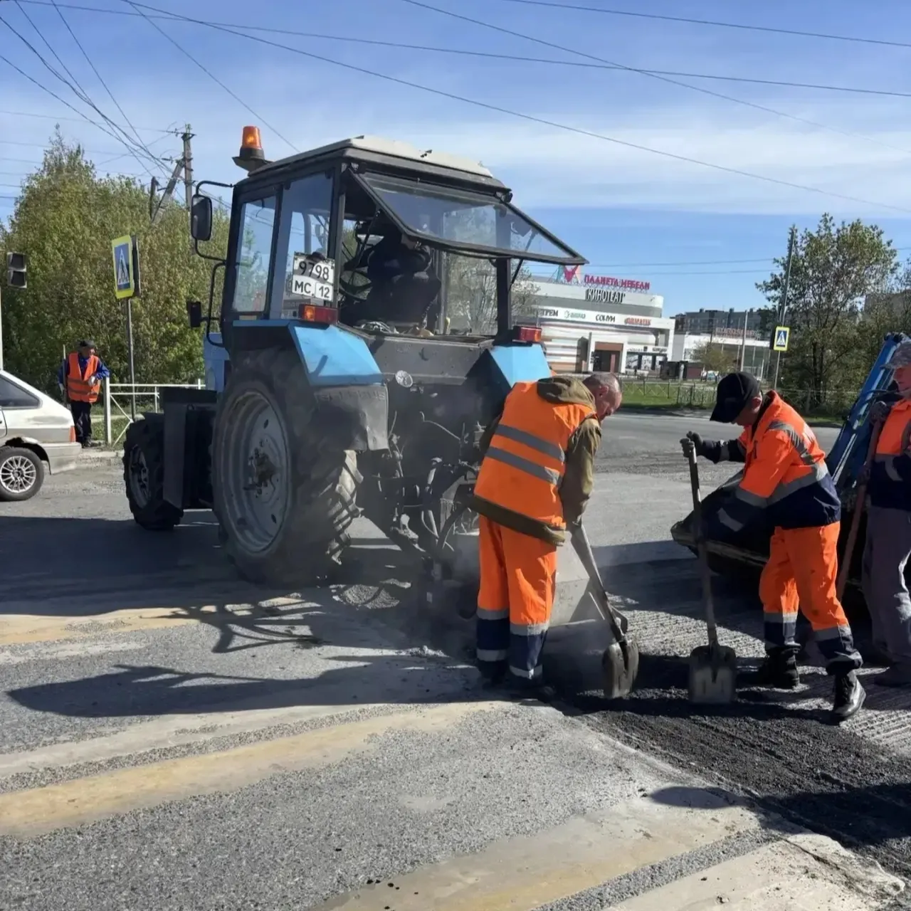 🚧 Рабочие выходные сотрудников дорожных служб  Сотрудники АО «Город» трудятся в полном рабочем режим