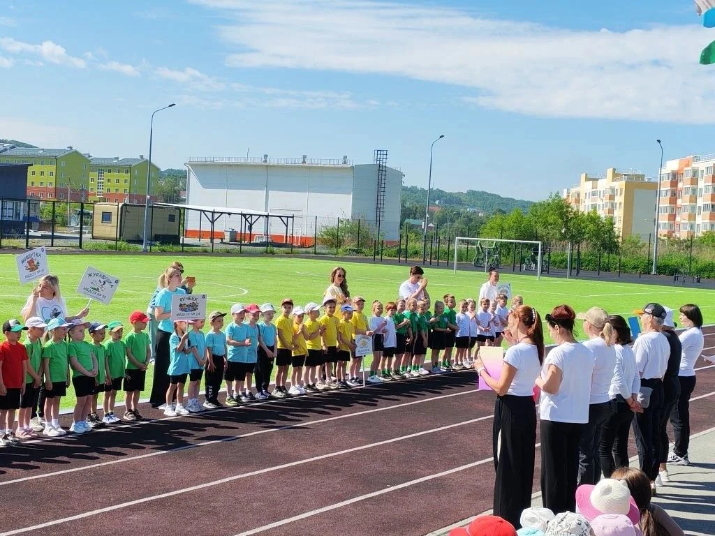 Городская летняя спортивная спартакиада среди детей дошкольного возраста собрала сегодня на стадионе