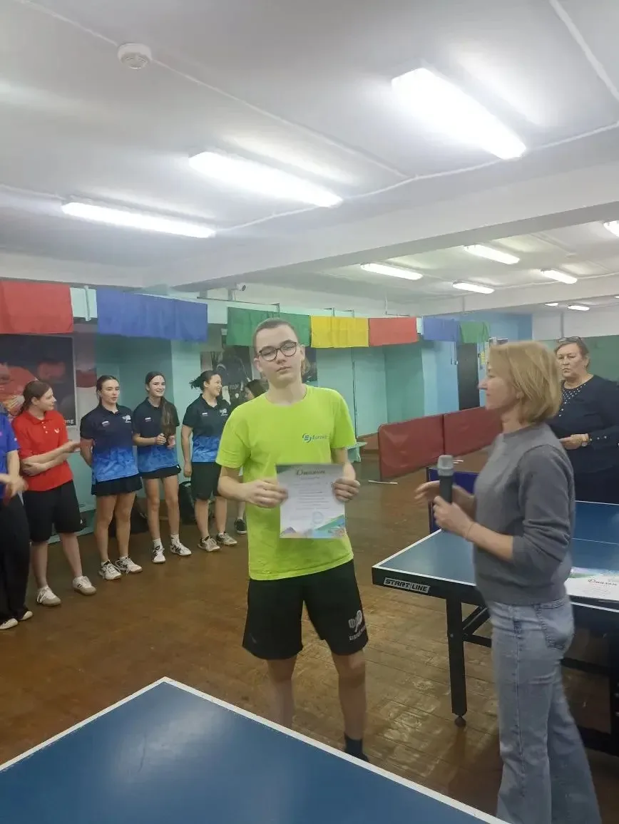 Сборные команды школы по настольному теннису блестяще показали себя на городских соревнованиях и пок