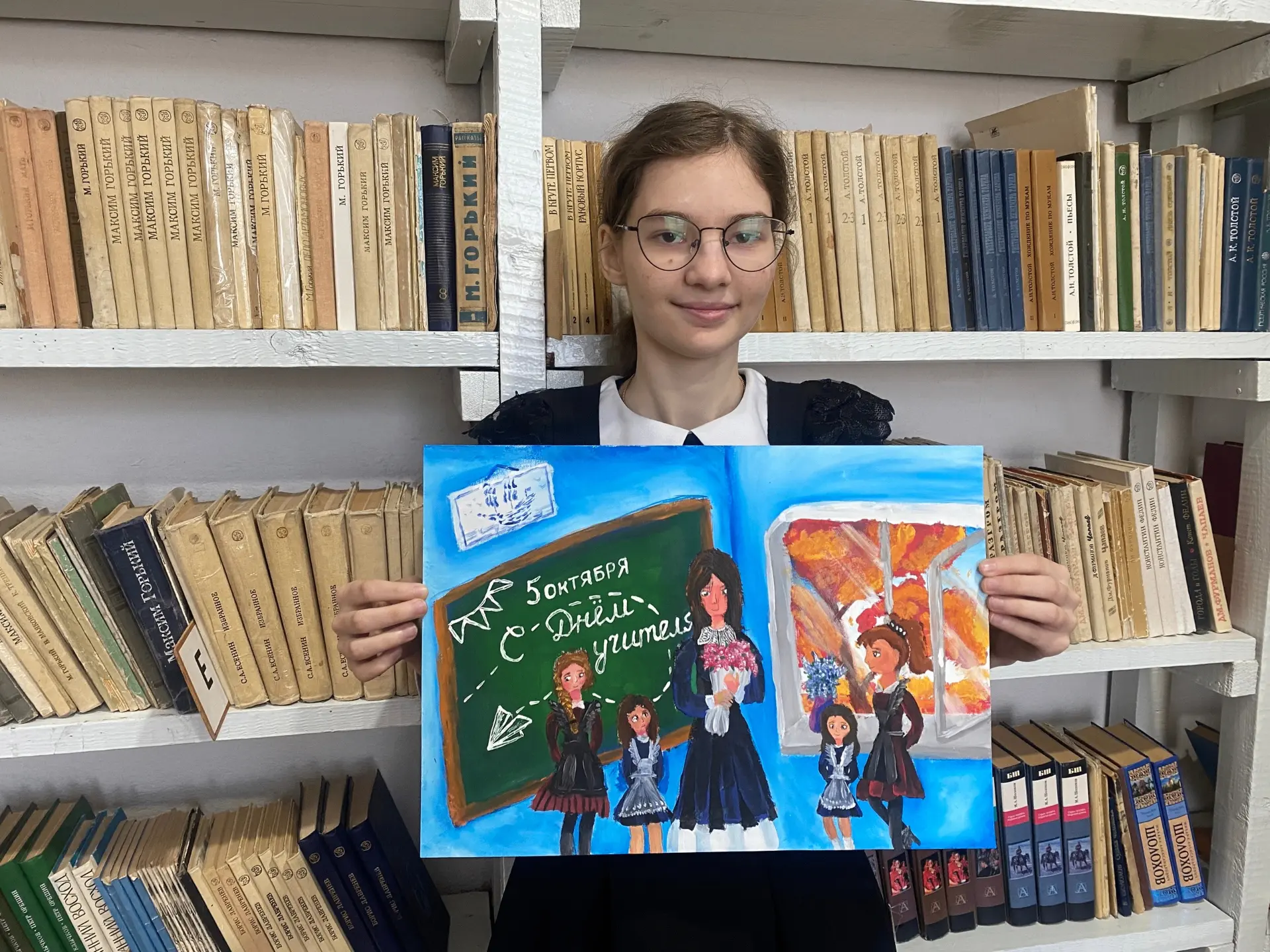 Арина С., учащаяся 11 класса, принимает участие в муниципальном творческом конкурсе дет...