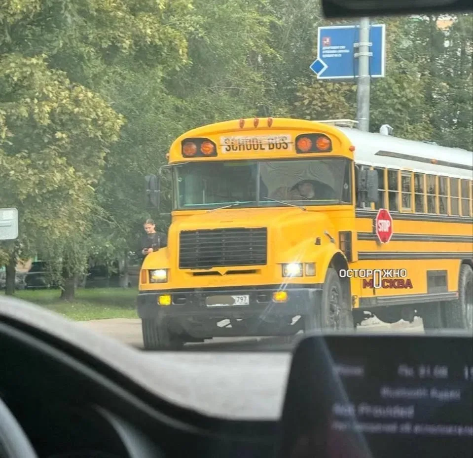 🚌 В Ростокино зафиксировали американский школьный автобус.