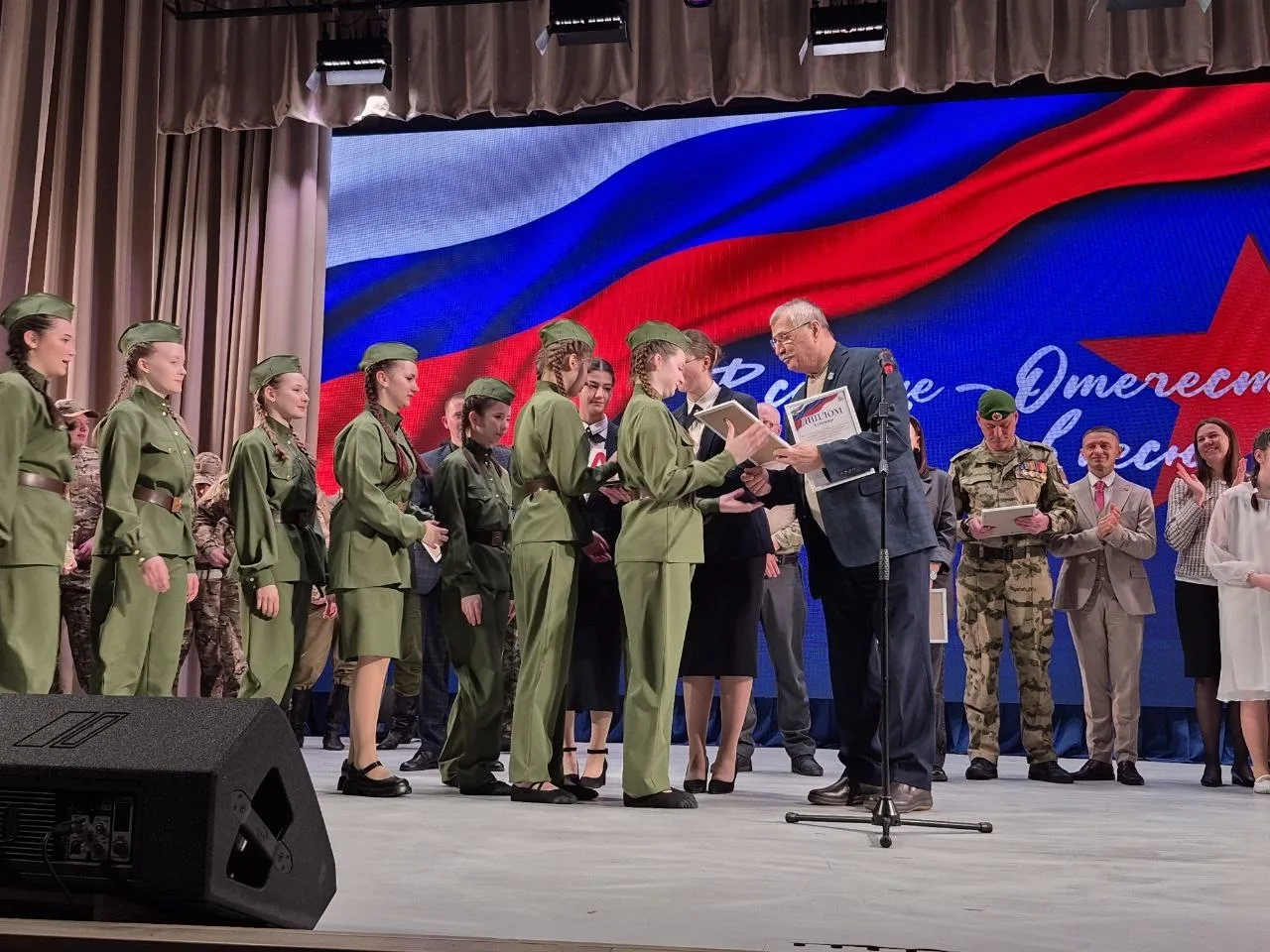 ПОЗДРАВЛЯЕМ🎉🎉🎉 13 марта команда нашей школы ⭐Ташева Полина ⭐Войнова Анастасия ⭐Лямина Ева ⭐Павлова К